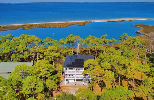 East End Apartamento | Happiness Bay: Saint George Island Waterfront Luxury