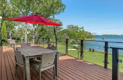 Waupoos Casa | Happiness Haven: Waterfront PEC House