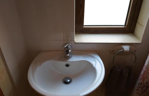 Fontana Cama Y Desayuno | HAPPY & HEALTHY GOZO, self-check-in guest house