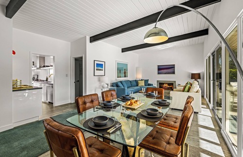 Racquet Club Estates Casa | Happy Hour - Diseñador de lujo! Hogar amurallado y cerrado Mid Mod!