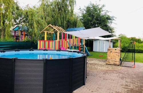 Domnesti Casa | Happy Place - Casuta Albastra