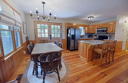 Walnut Mountain Cabaña | Happy Place in Walnut Mountain Resort with pool & hiking trails