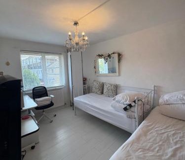 Anerley Casa | Happy Place with kitchenette- female only