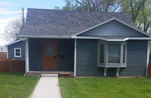 Cody Casa | Happy Trails, nestled on a tree lined street & walking distance to historic downtown Cody!