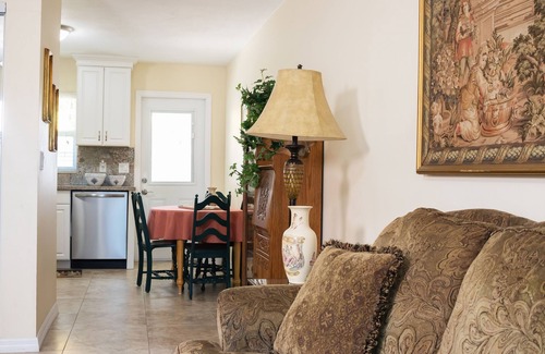 Safety Harbor Casa | 'Harbor Hide Away' - Victorian Sweetheart