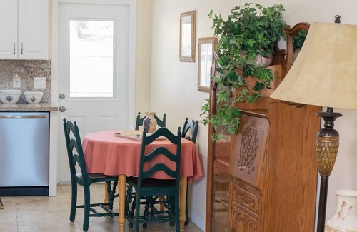 Safety Harbor Casa | 'Harbor Hide Away' - Victorian Sweetheart