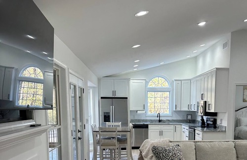 Jamestown Cabina | Harbor Hideaway- a lakeside getaway at Lake Cumberland in Jamestown- 5 bedrooms