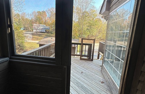 Jamestown Cabina | Harbor Hideaway- a lakeside getaway at Lake Cumberland in Jamestown- 5 bedrooms