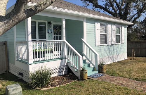 Pass Christian Cabaña | Harbour View Cottages-Overlooking Historic Harbor and Beach