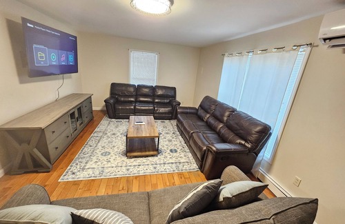 Ellsworth Casa | Harbor ViewCharming 3-bedroom house in delightful Acadia Area AC, WiFi
