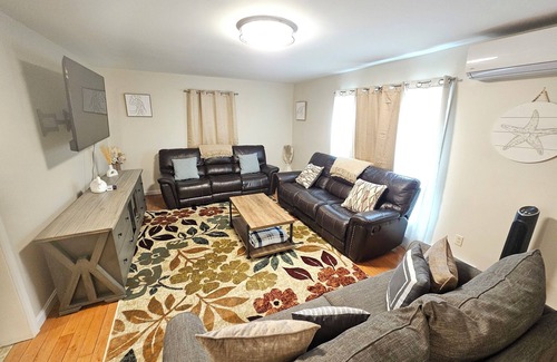 Ellsworth Casa | Harbor ViewCharming 3-bedroom house in delightful Acadia Area AC, WiFi