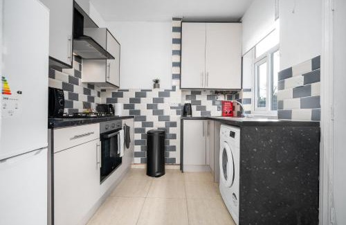 Harborne Casa | Harborne 2 Bedroom House - Parking - Smart TV - Wifi - 62W