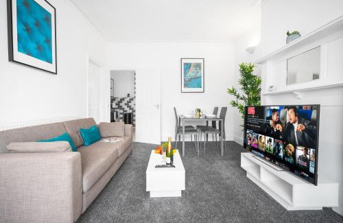 Harborne Casa | Harborne 2 Bedroom House - Parking - Smart TV - Wifi - 62W