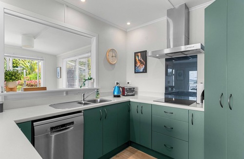 Pahi Casa | Harbour Escape - Paparoa Holiday Home