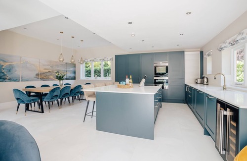Canford Cliffs Villa | Harbour Escapes | Awesome 7 Bedroom Villa with Pool, Gym, Games Room & Cinema