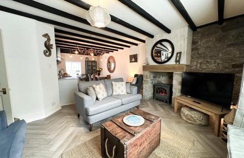 Seahouses Casa | Harbour Way Cottage by Coast & Country Stays