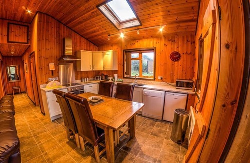 Wimborne Saint Giles Apartamento | Lodge-Baño con ducha-Harbridge Lodge