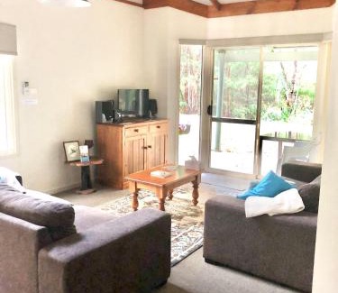 Forest Grove Complejo | Harmony Forest Cottages & Lake side Lodge