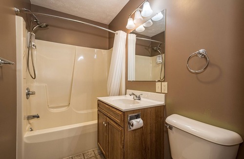 Farmington Hotel | Harriet Tubman | Jacuzzi Tub Historic Inn Room