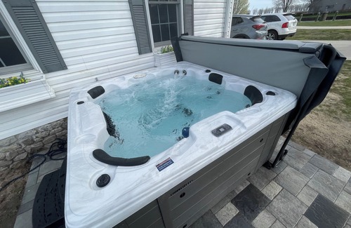 Harsens Island Casa | Harsens Island Home Sleeps 12 with Freighter Views and Hot Tub