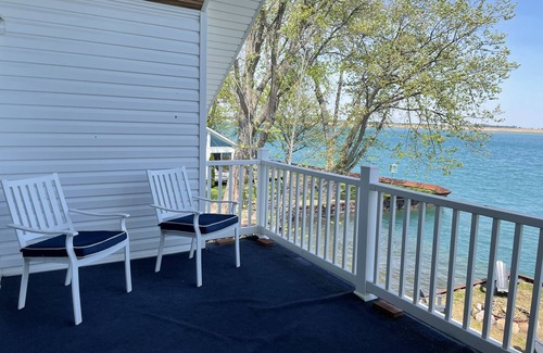 Harsens Island Casa | Harsens Island Home Sleeps 12 with Freighter Views and Hot Tub
