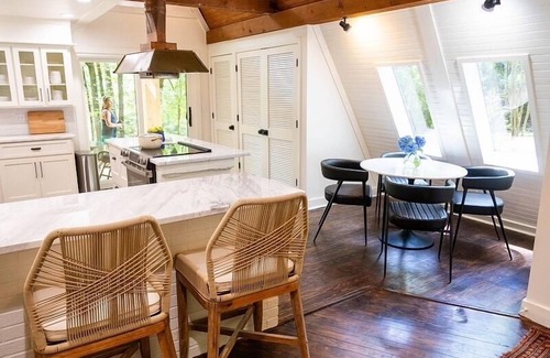 Oxford Casa | Hart A-Frame❤️Luxury Treehouse Cottage in the Woods, 1.5 Miles to Oxford Square!