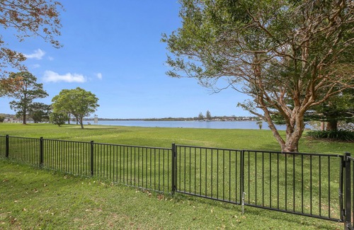 North Shore Casa | Hastings Riverside Holiday Home