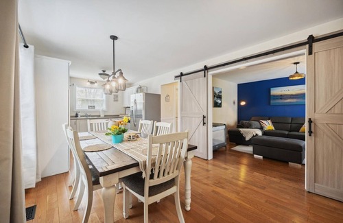 Hastings Cabaña | Hastings Waterfront Paradise Family Friendly Cottage~ HOT HUB~SALT SYSTEM~