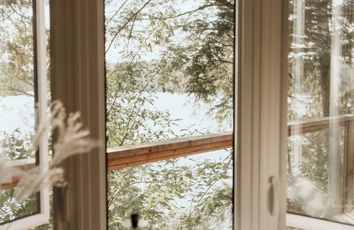 Lake of Bays Casa | Haus on the Cliff by Cabinaway | Waterfront Oasis
