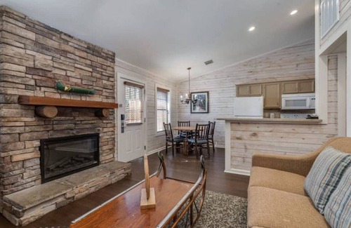 Conroe Condominio | Have Family Fun Outdoors in this 2BD condo with onsite resort activities