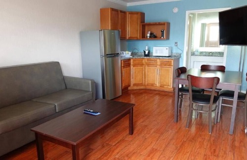 June Park Casa | Have fun and sunbathe on nearby Melbourne Beach! Free Parking, Pool