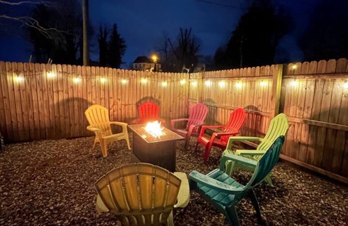 Demorest Casa | Haven at Hazel~Downtown Bungalow, cozy quarters for up to four, farmhouse chic.