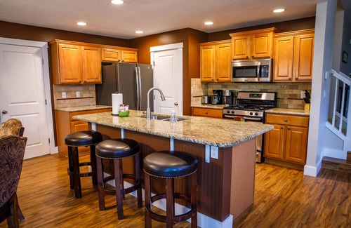 Meridian Casa | Haven House: Hot Tub, Walking Trails, Private Office