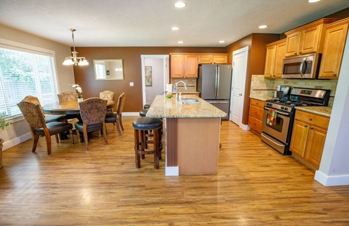 Meridian Casa | Haven House: Hot Tub, Walking Trails, Private Office