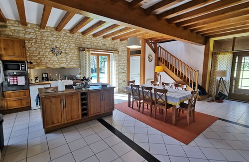 Saint-Sauveur Casa | Encantadora casa rural restaurada, 6-7 personas, ambiente tranquilo.