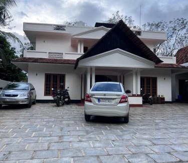 Athirapally Casa | Haveninn