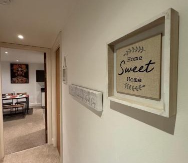 Castle Apartamento | Havilah House- Stunning 2-Bed Apartment by the Beach and Swansea Marina