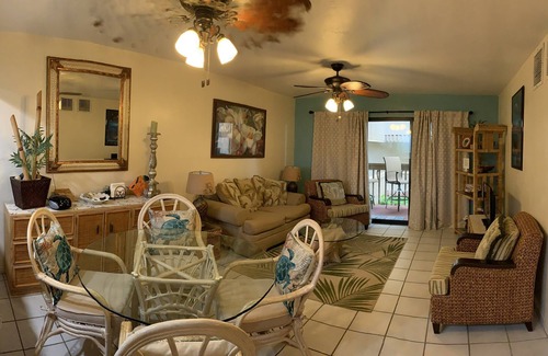 Kailua-Kona Condominio | Hawaiian Family Hale en Gates Beach con una piscina climatizada