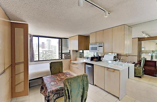 McCully - Moiliili Apartamento | Hawaiian Monarch 1607 condo