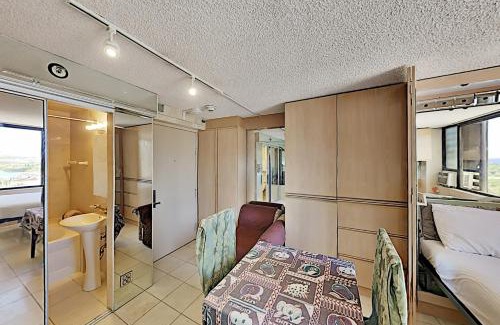 McCully - Moiliili Apartamento | Hawaiian Monarch 1607 condo