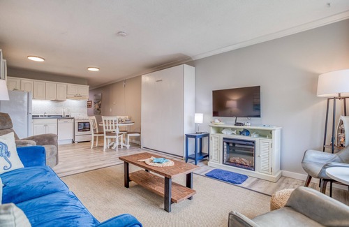 Neskowin Condominio | Hawk Creek and Beach-View Condo Puts You Near Café, Steps from Neskowin Beach!