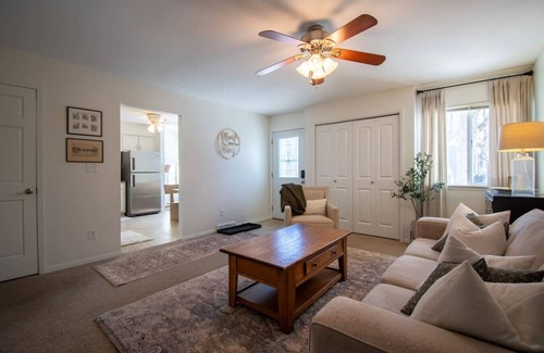 Iowa City Casa | Hawkeye Haven | Garage | 4 Bd 2 Ba| Sleeps 8