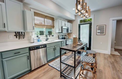 Colonial Beach Casa | Hawthorn House Remodeled 3BR Walk to Town!