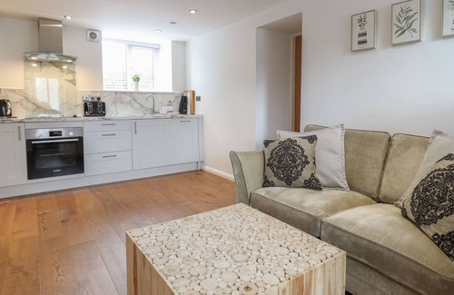 Henryd Cabaña | HAY COTTAGE, romantic, character holiday cottage in Conwy