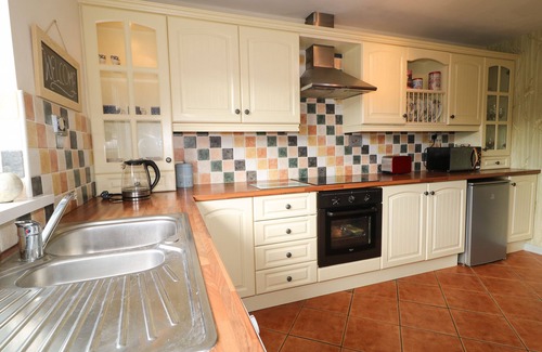 Portrush Cabaña | HAZEL COTTAGE, pet friendly, country holiday cottage in Portrush