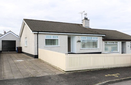 Portrush Cabaña | HAZEL COTTAGE, pet friendly, country holiday cottage in Portrush
