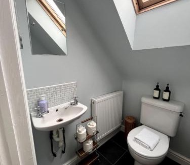 Kennington Casa | Hazel House - Cosy 2 bedroom house with parking near to Oxford