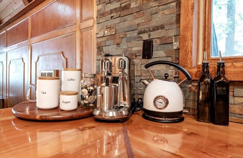 Sierra Cedars Cabina | HB Hideaway ~ Boho Treehouse Vibes in the Pines