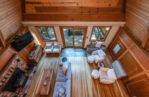 Sierra Cedars Cabina | HB Hideaway ~ Boho Treehouse Vibes in the Pines