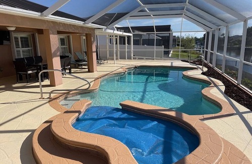 Pelican Villa | Sueño Villa, Sky Bundesliga Live, Pool & Spa, WIFI, Acceso Golfo, Barco, LED 60 "TV